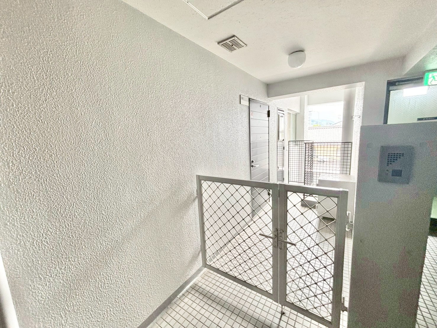 LINE_ALBUM_コティ横木 加工済_260501_36